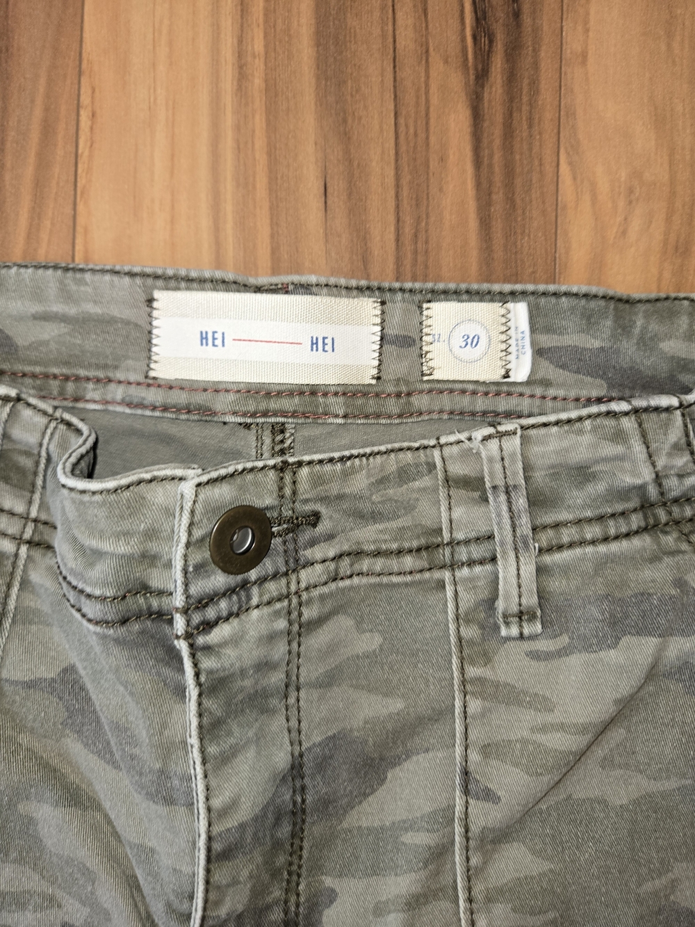 Anthropologie HEI HEI Camo Utility Women’s Jeans in Olive Gray - Picture 3 of 3